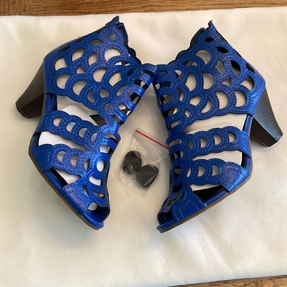 RASOLLI BLUE CUTOUT SHOOTIES.  NEW. - Picture 2 of 8